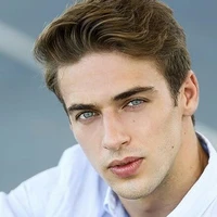 Alex (pai da Mariana)