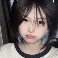 แคโรลีน(หัวหน้าห้อง)