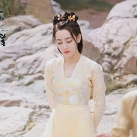 ชมพลอย(นางเอก)