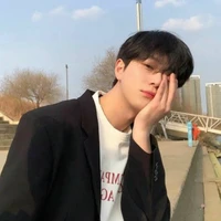 ลีโอ(เพื่อนพระเอก)