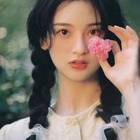 นาริ(คนรับใช้ส่วนตัวไอริส)