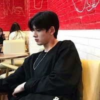 เจมส์(พี่นายเอก)