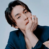 ♠°ʟᴏᴜᴠɪs sᴍɪᴛʜ//ᴋᴀᴋᴇᴋ°♠