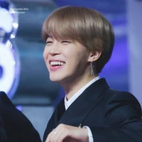 ✧༺♥༻✧
JIMIN