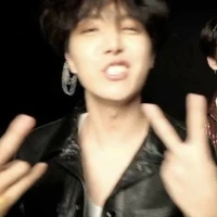 look at hoseok<3