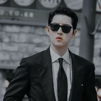Vincenzo(Pai da Yunjin e Hyunjin)