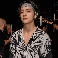 พระเอก:วี