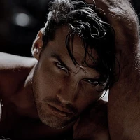 Luciano Knight [28 years old]