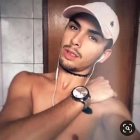 Jonathan ( braço esquerdo)