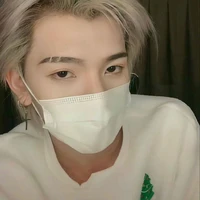 จีน□