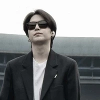 นัย(มือซ้าย พ.อ)