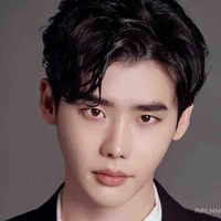 องค์รัชทายาททีเรียส(พระเอก)