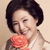 Kim yu-ji [V Grandma]