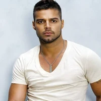 Leonardo (passado)23  anos