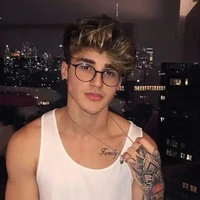 Jones { braço esquerdo}