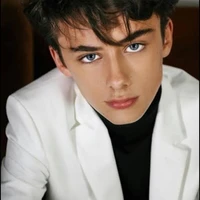 Daniel(amigo de Sebastián 17 años)