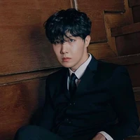 Jung hoseok/doctor🧑‍⚕️/half vampire 🧛