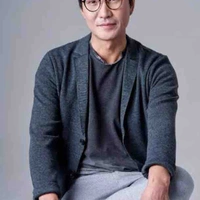 Mr kim (taehyung’s dad )