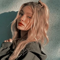 Kira (24)