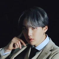 Min Yonggi || sekretaris Lisa