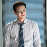 สิงหภพ (พ่อพระเอก)