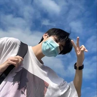 หลี่เย่ว(ชะนี/เเฟนหวังอี้ป๋อ)