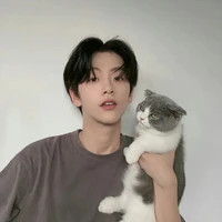 ไอซ์(นายเอกคนที่2🖤🥀)