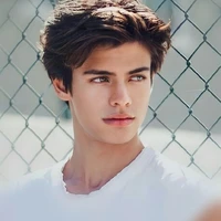 Alex Bennett (23)
