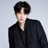 Min Yogi (Asisten Pribadi)