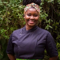 Dona Anastácia (cozinheira da cantina)