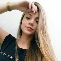 Julia(ex melhor amiga da Rose)
