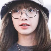 ลาน่า(น.อ+ใส่แว่น)