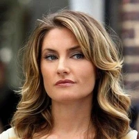 Emma (mãe Ethan)