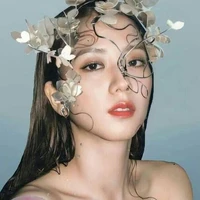 Clara (Mimi Peri)