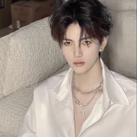 ลูคัส(พ่อเลี้ยงคาร่าและมาอานา