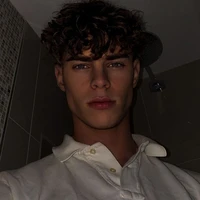 Sebastián Harper (mj de Vicky)(20)