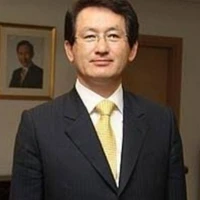 kimyu (padre adoptivo)