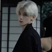 คริสตัล😒.เพื่อนพอ