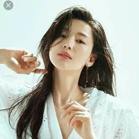 Ny. Amira [Mama]