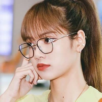 ลิซ(นางเอก+ตอนใส่แว่น)