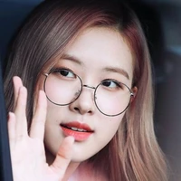 โรส(พี่นางเอก+ตอนใส่แว่น)