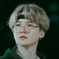 Min Yoongi  ( suga )