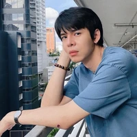 โอม เพื่อนพระเอก