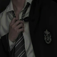 อาร์ต(พระเอก+การ์ดของไนท์ไลต์)