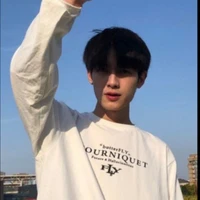 วี(เพื่อน พอ)