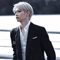 ธนกฤต[นายเอก]​