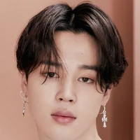 Rangga (sahabat/sekretaris kenzo)