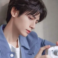 คริส(พี่ชายนางเอก)