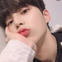 เบส(รุ่นน้องที่แอบชอบนางเอก)​