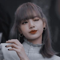 lisa(kakak ke 2 dinda)